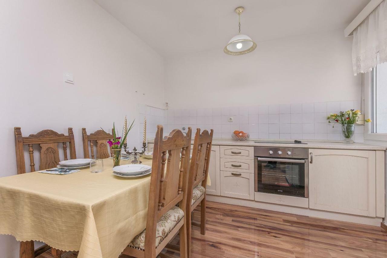 Apartment Nansy Omiš Exterior foto