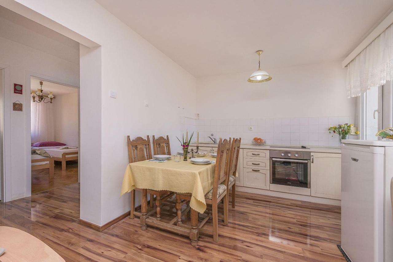 Apartment Nansy Omiš Quarto foto