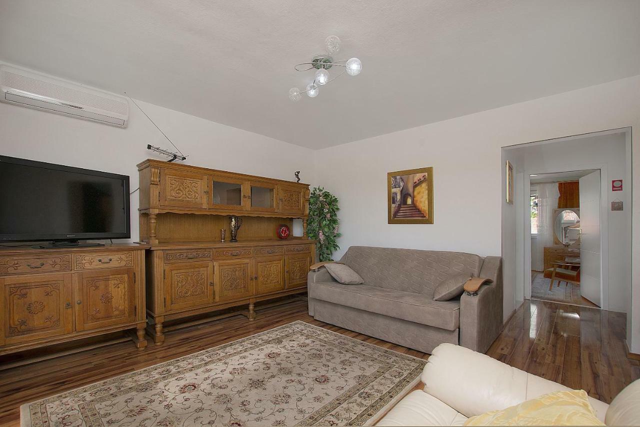 Apartment Nansy Omiš Quarto foto